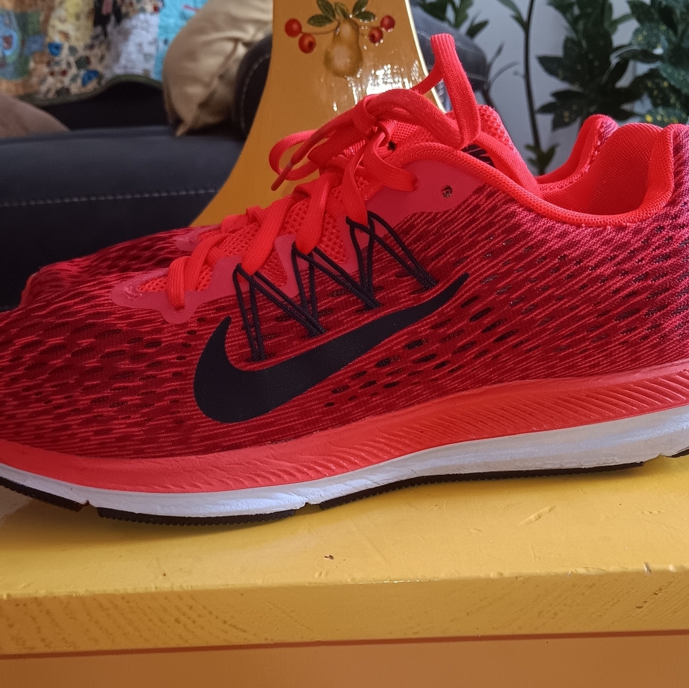 Nike Air Zoom Winflo 5 'Bright Crimson' AA7406- MENS:8.5